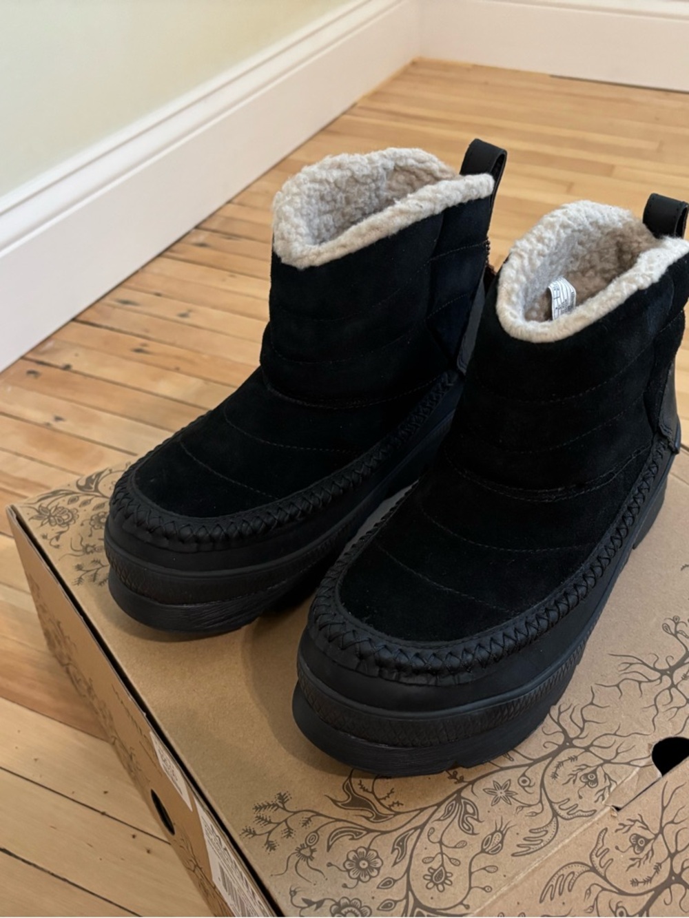 NEW Manitobah Waterproof Pacific Puffer Boots - Women’s 8 - Picture 2 of 6